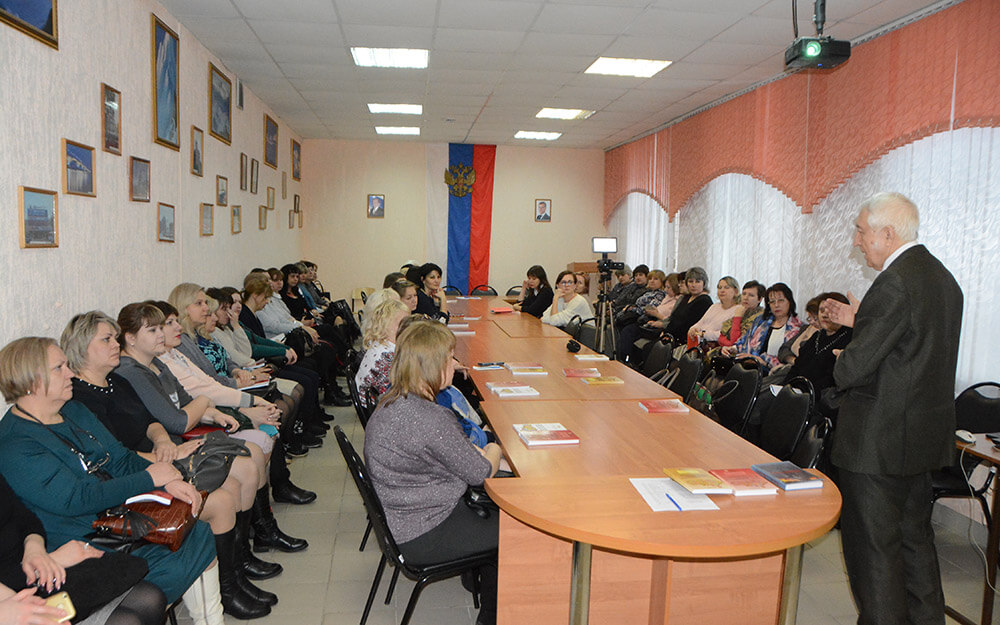 Выступает Зуев